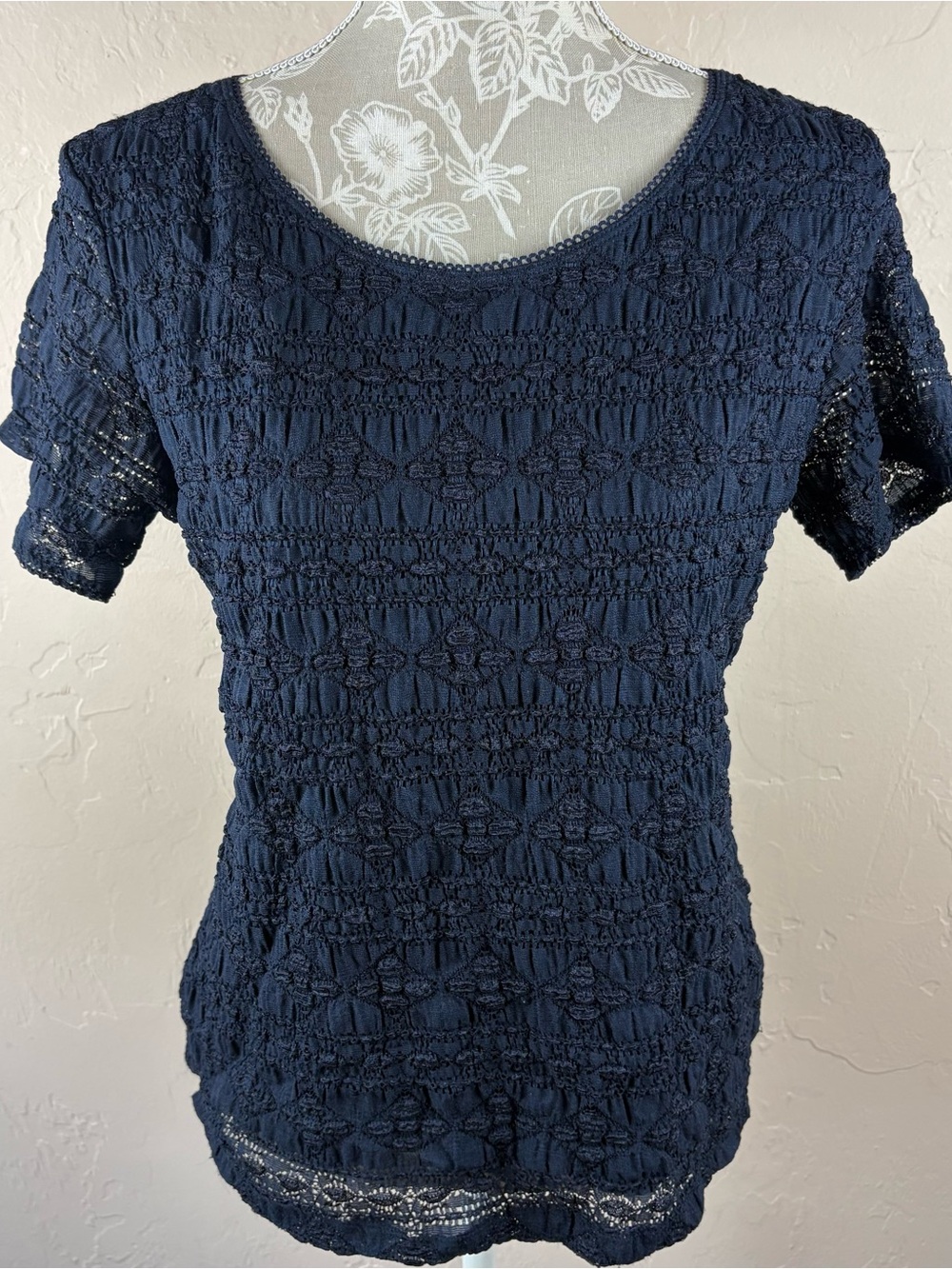 East 5th Navy Blue Lace Puckered Top Tee Short Sleeve Women’s Size XL